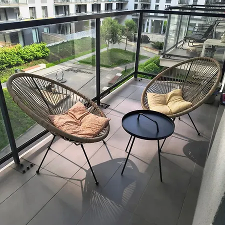 Bliska Wola Garaz Expo アパート ワルシャワ