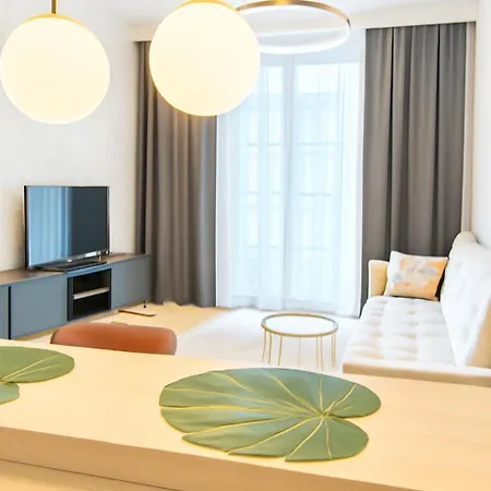 Bliska Wola Garaz Expo アパート ワルシャワ