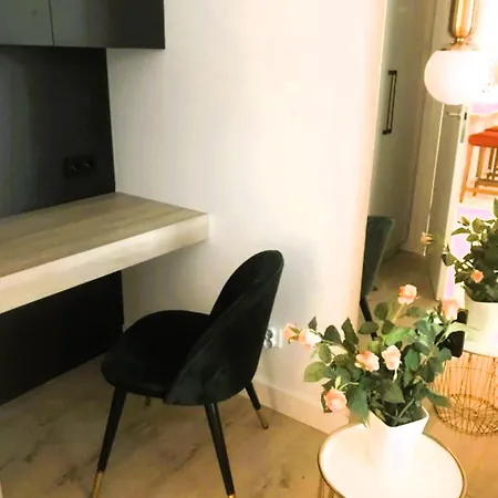 Bliska Wola Garaz Expo Apartment