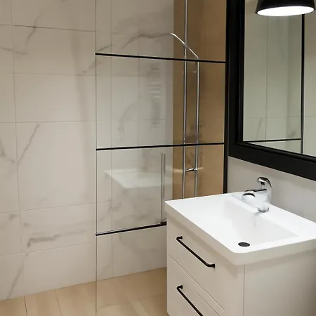 Bliska Wola Garaz Expo ורשה